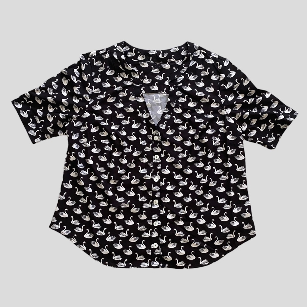 NWOT ModCloth eshakti swan print novelty top approx a L